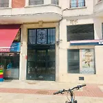 Mirando A La Catedral Desde Plaza Vega *