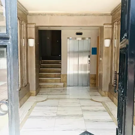 Mirando A La Catedral Desde Plaza Vega Lägenhet *