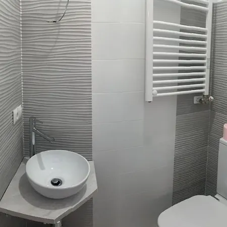 Mirando A La Catedral Desde Plaza Vega *