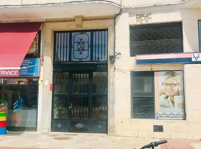 Mirando A La Catedral Desde Plaza Vega *