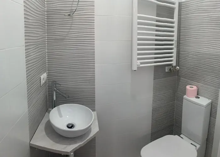 Mirando A La Catedral Desde Plaza Vega *